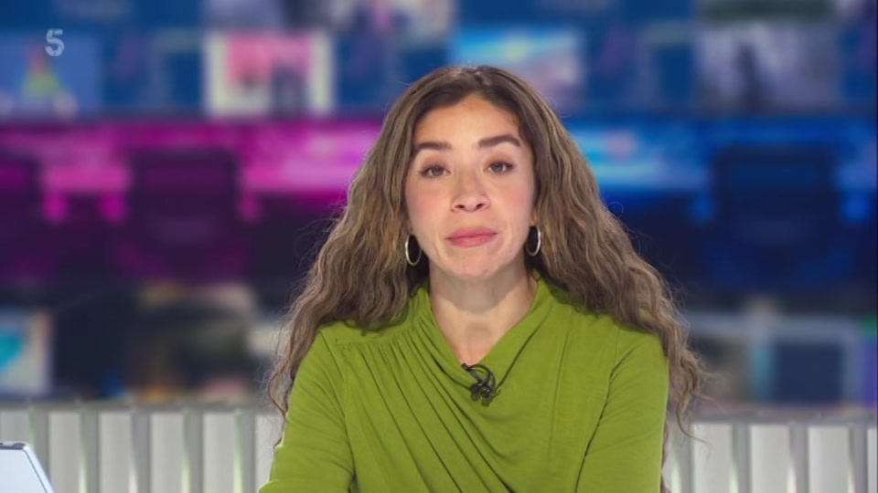 Broadcast still at 0s. Channel 5, 5 News Weekend, 23 August 2026.