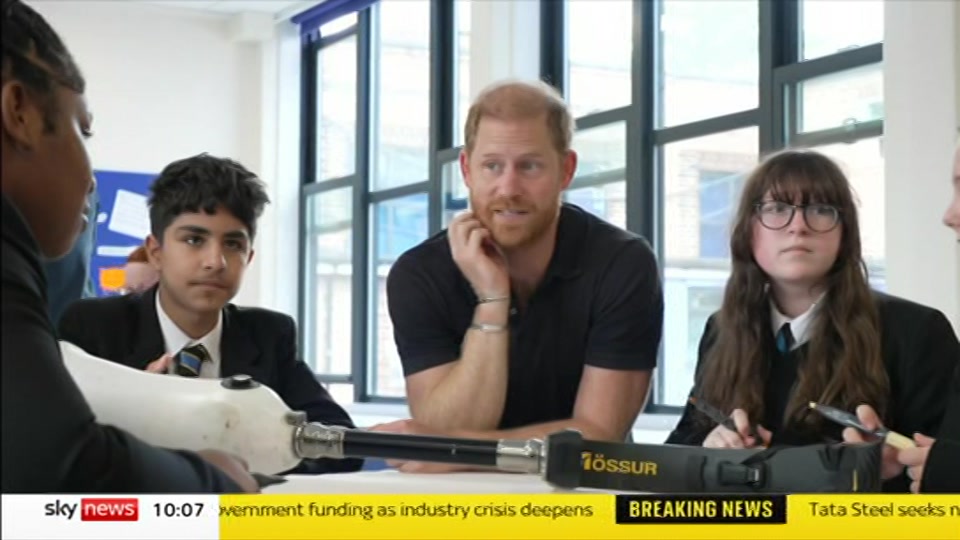 Broadcast still at 7m 30s. Sky News, Sky News Today with Sam Washington, 19 September 2026.