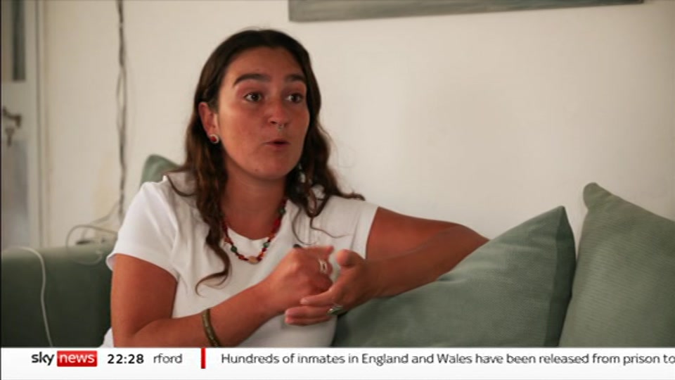Broadcast still at 28m. Sky News, The Wrap With Anna Botting, 1 October 2026.