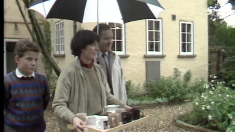 Broadcast still at 19m. ITV, ITV Lunchtime News, 6 October 2026.