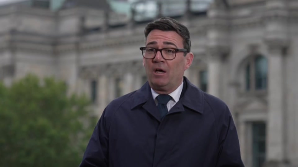 Broadcast still at 19m. ITV, ITV News at Ten, 8 October 2026.