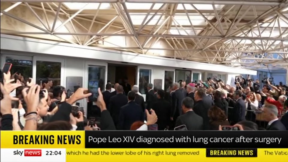 Broadcast still at 4m. Sky News, The Wrap With Anna Botting, 13 October 2026.