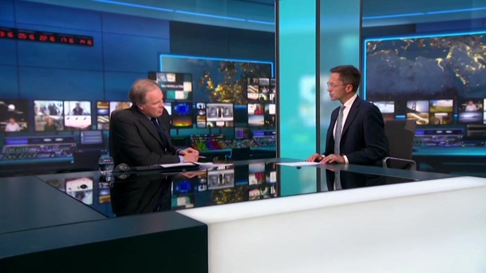 Broadcast still at 16m. ITV, ITV News at Ten, 20 October 2026.
