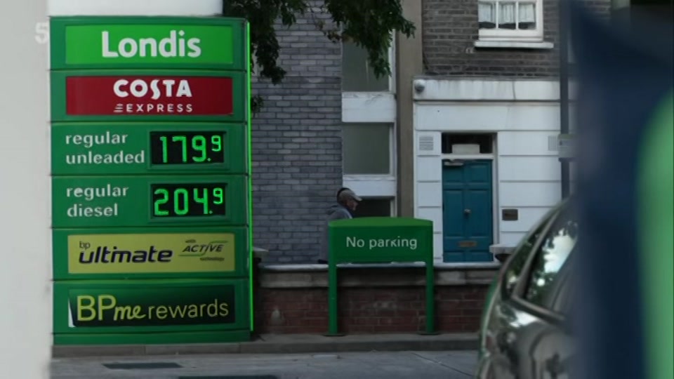 Broadcast still at 0s. Channel 5, 5 News at Lunchtime, 21 October 2026.