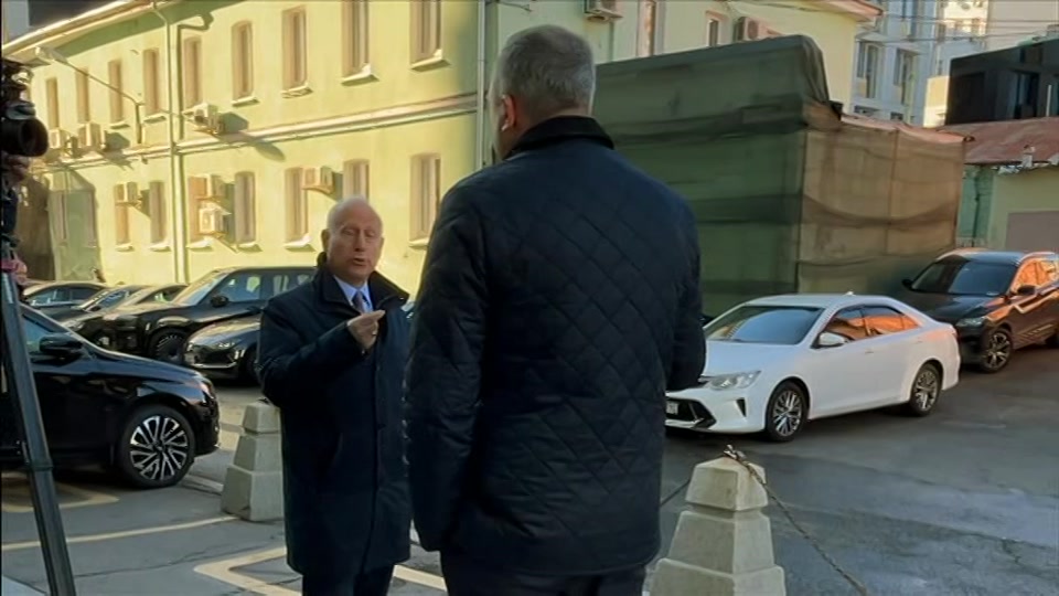 Broadcast still at 15m 30s. BBC One, BBC News and Weather, 21 October 2026.