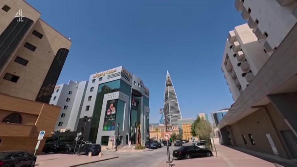 Broadcast still at 17m 30s. Channel 4, Channel 4 News, 22 October 2026.