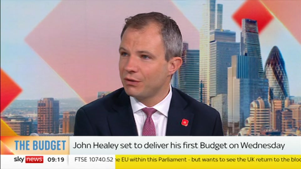 Broadcast still at 19m 30s. Sky News, Mornings with Ridge and Frost, 26 October 2026.