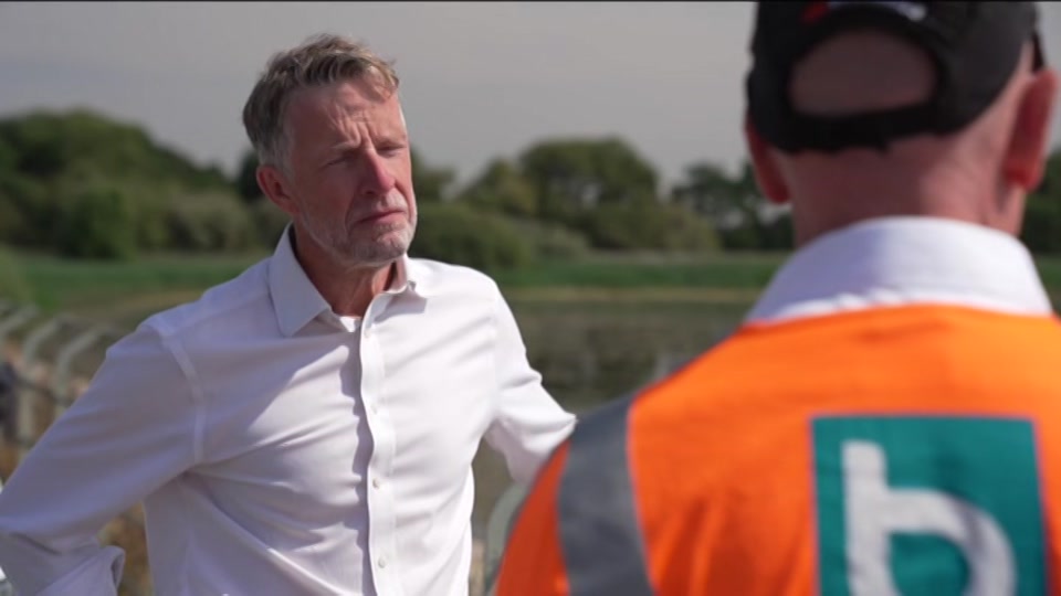 Still from ITV at 2:00
