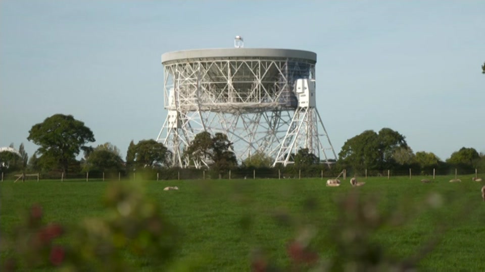 Broadcast still at 25m. ITV, ITV News at Ten, 27 July 2026.